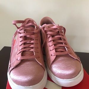 Nike Blazer Low LE Metallic Pink Size 7 Women’s